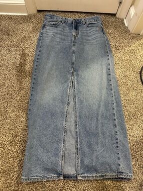 Levi’s Medium Wash Midi Skirt with front slit